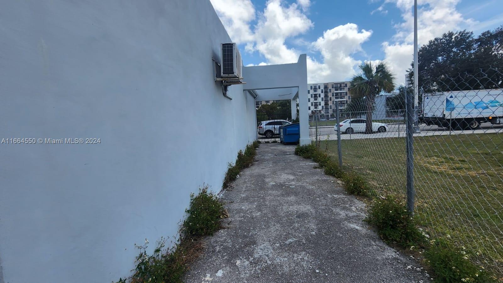 CITY OF MIAMI SOUTH - Commercial Sale