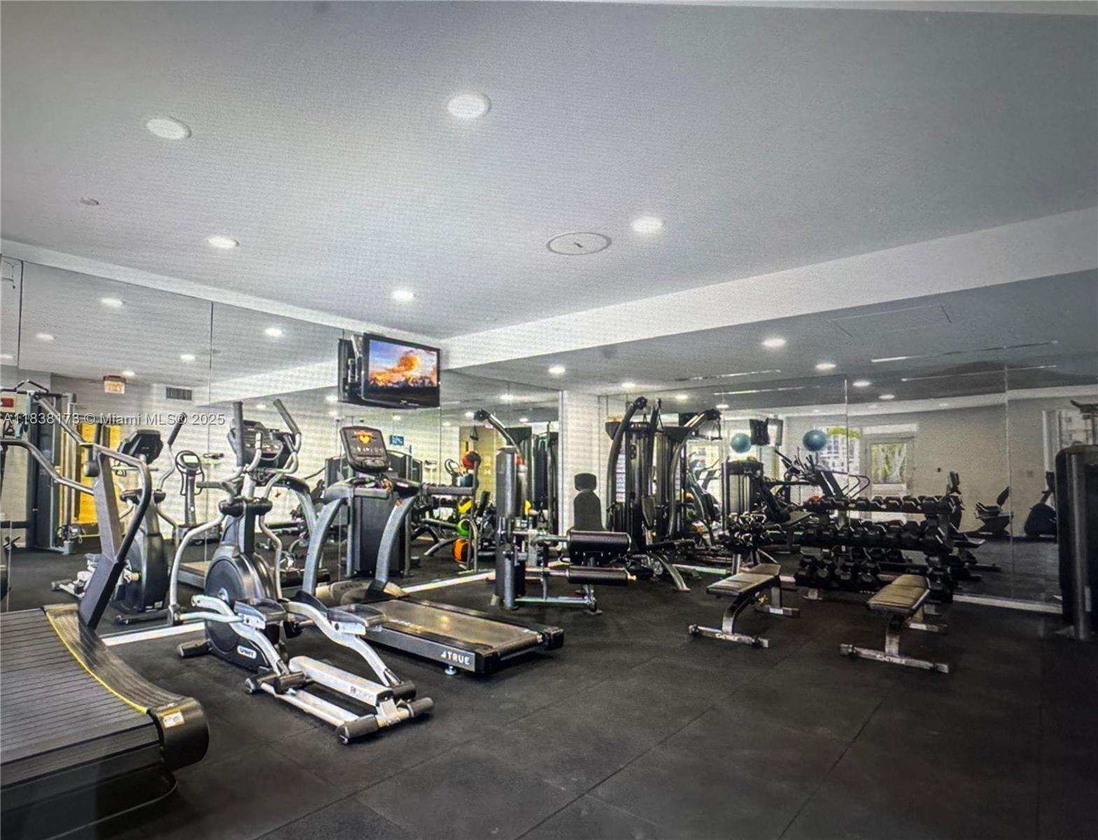 10 Aragon Ave 1118, Coral Gables, FL, 33134/$500,000 4 10 Aragon Ave 1118