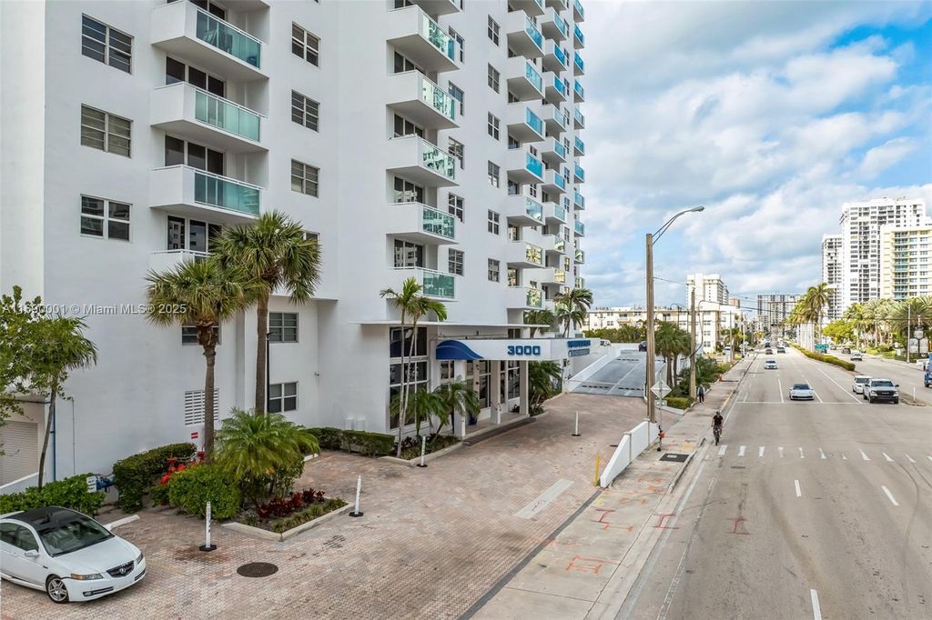 Photo of 3000 S Ocean Dr #806, Hollywood, FL 33019 (MLS # A11690001)
