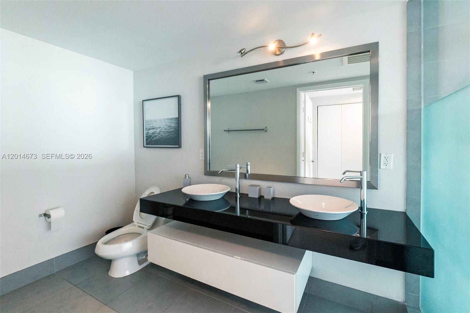 MINT CONDO - Residential