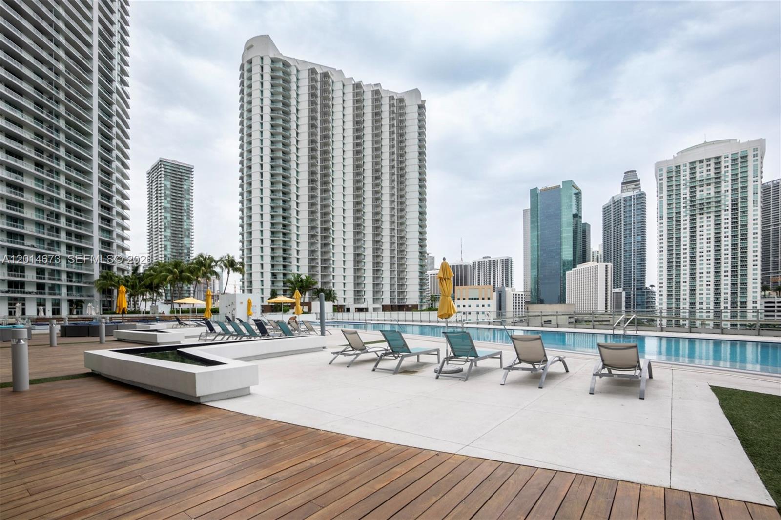 MINT CONDO - Residential