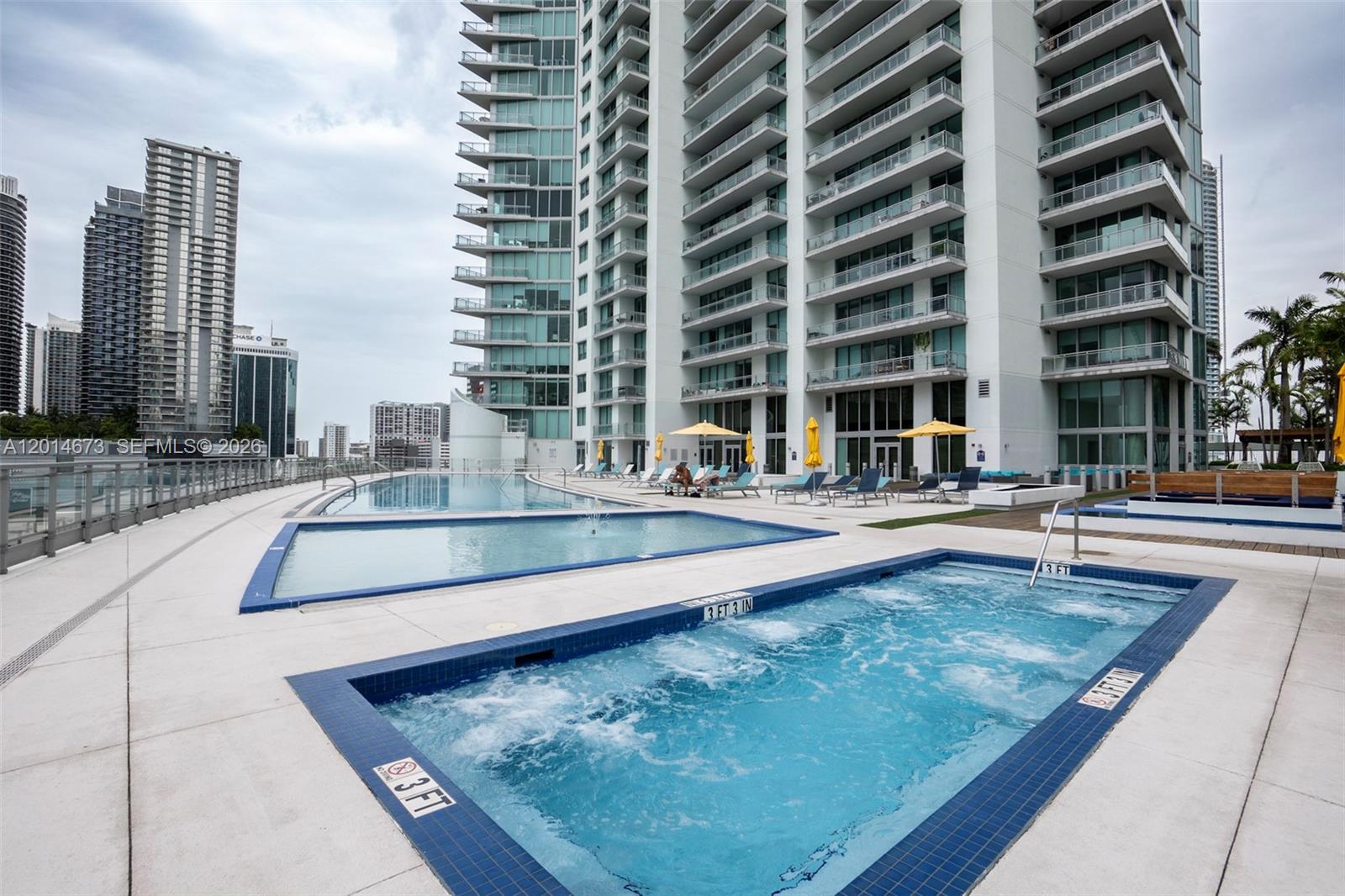 MINT CONDO - Residential