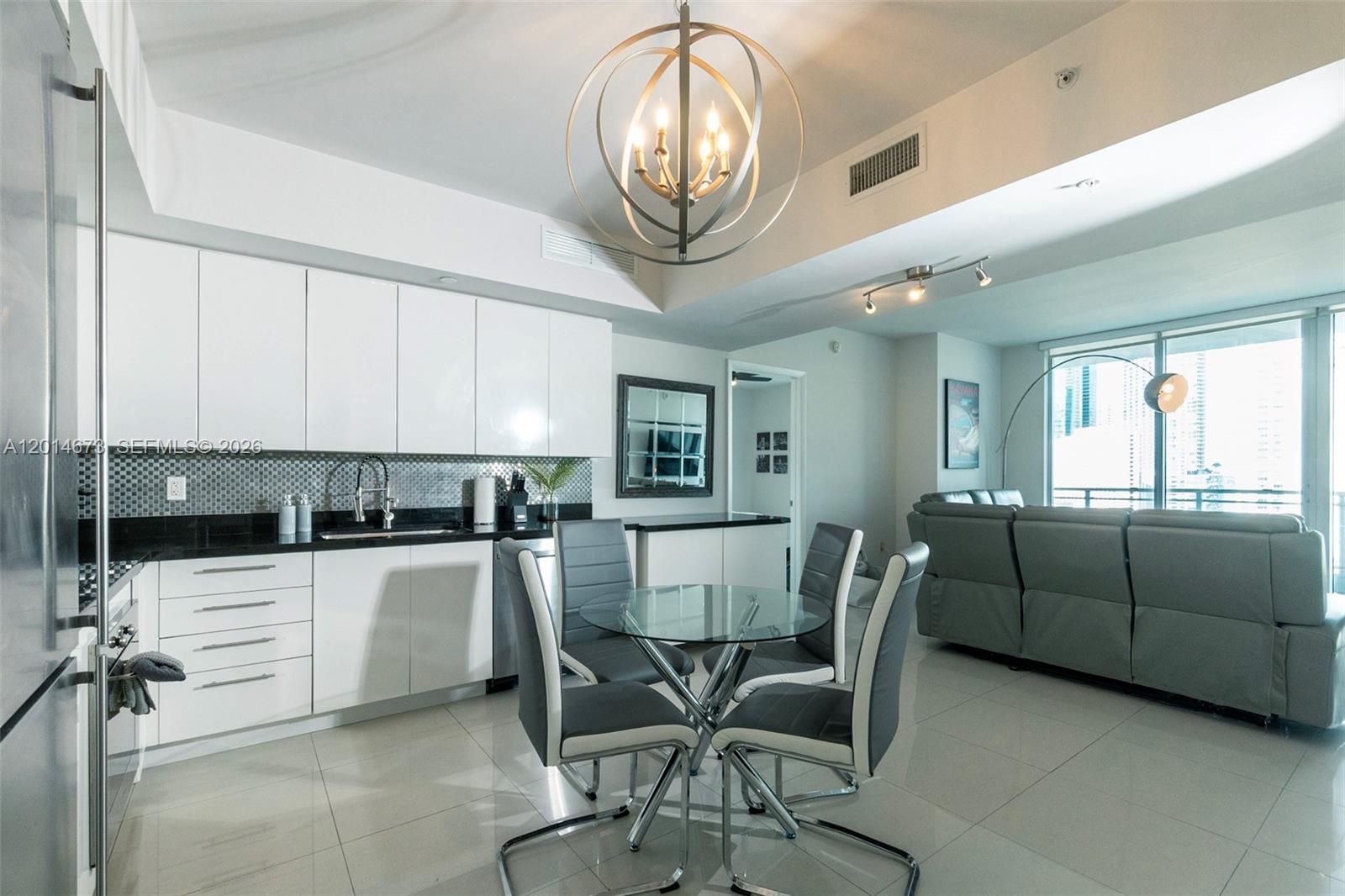 MINT CONDO - Residential