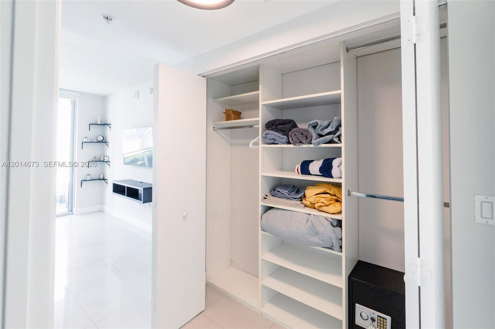 MINT CONDO - Residential