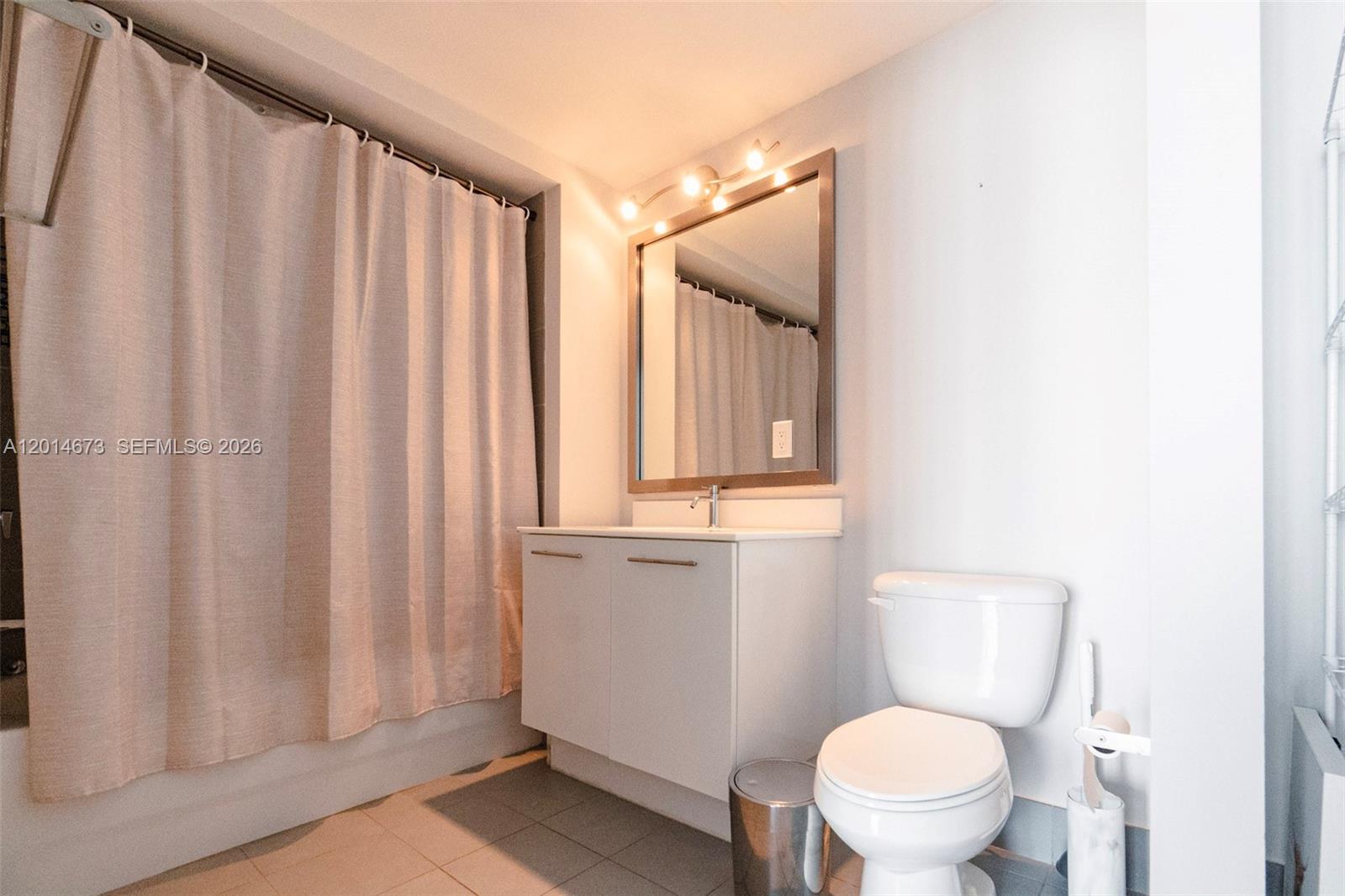 MINT CONDO - Residential