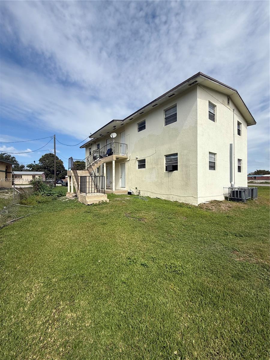 124 NW 12th Dr