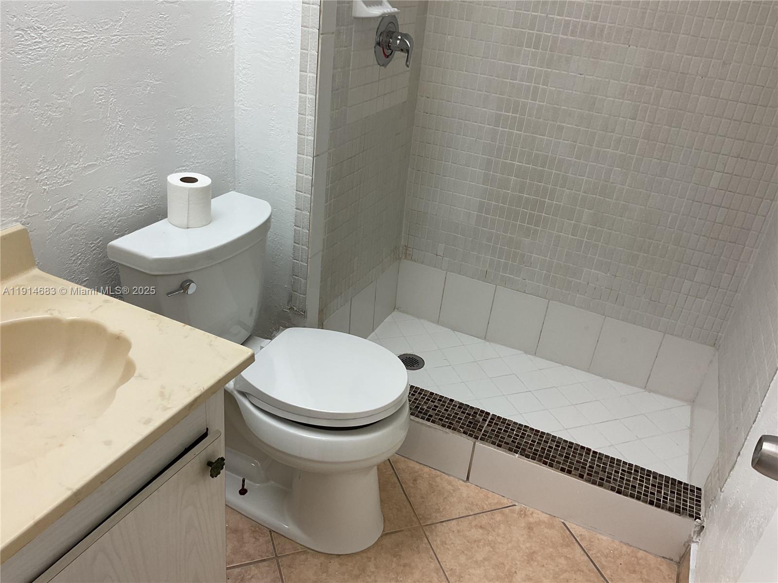 CAMBRIDGE HOUSE EAST - Residential Lease