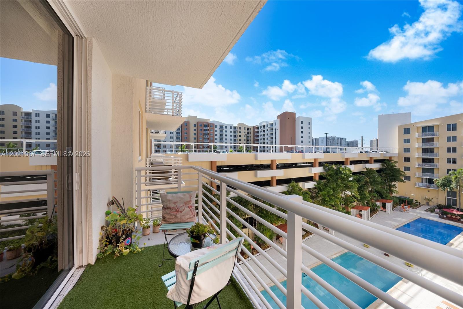 VENTURE AT AVENTURA WEST - Residential