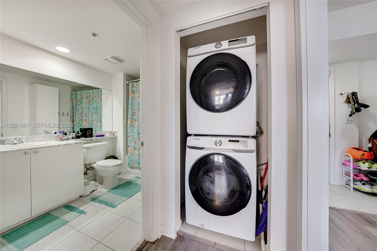 VENTURE AT AVENTURA WEST - Residential