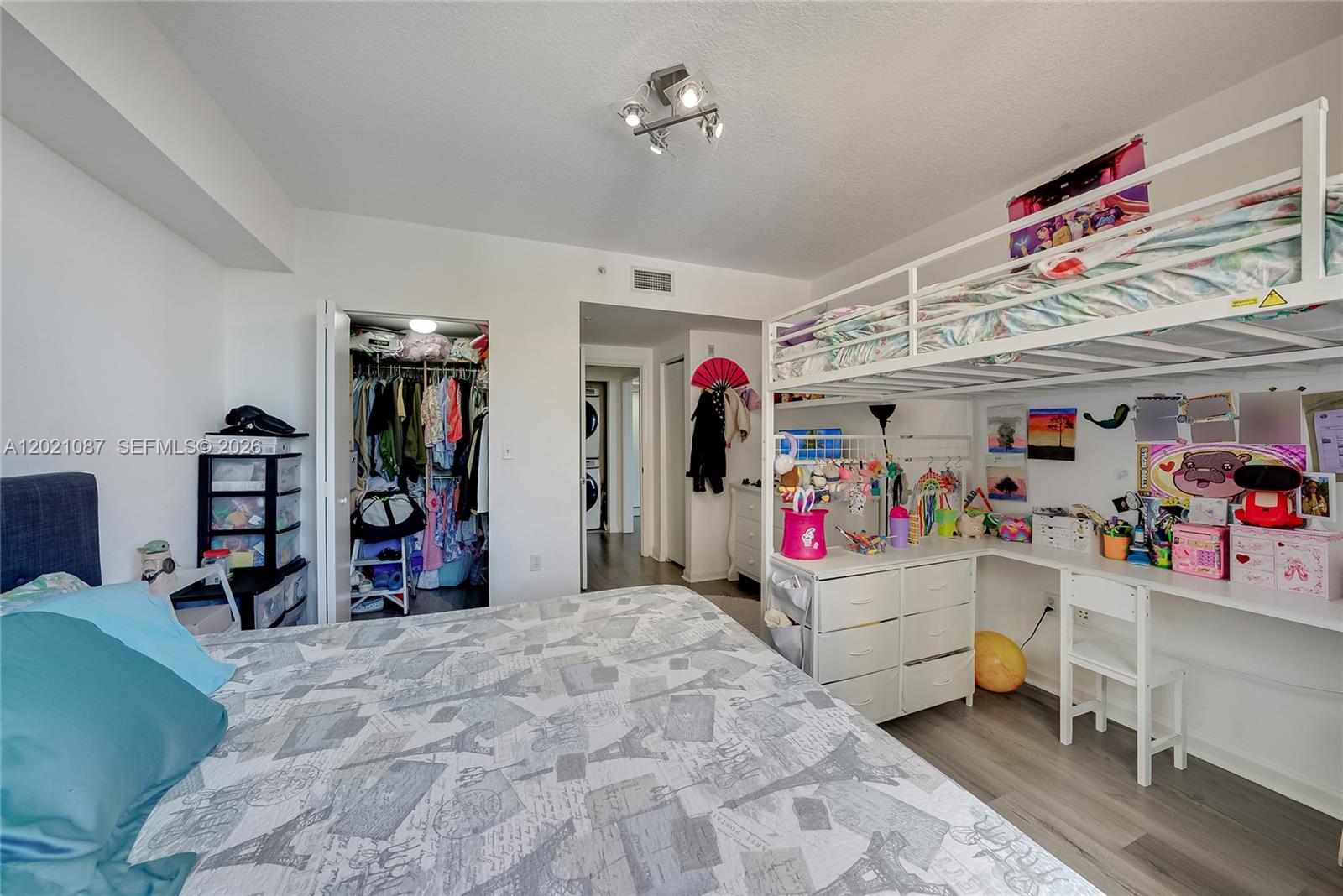 VENTURE AT AVENTURA WEST - Residential