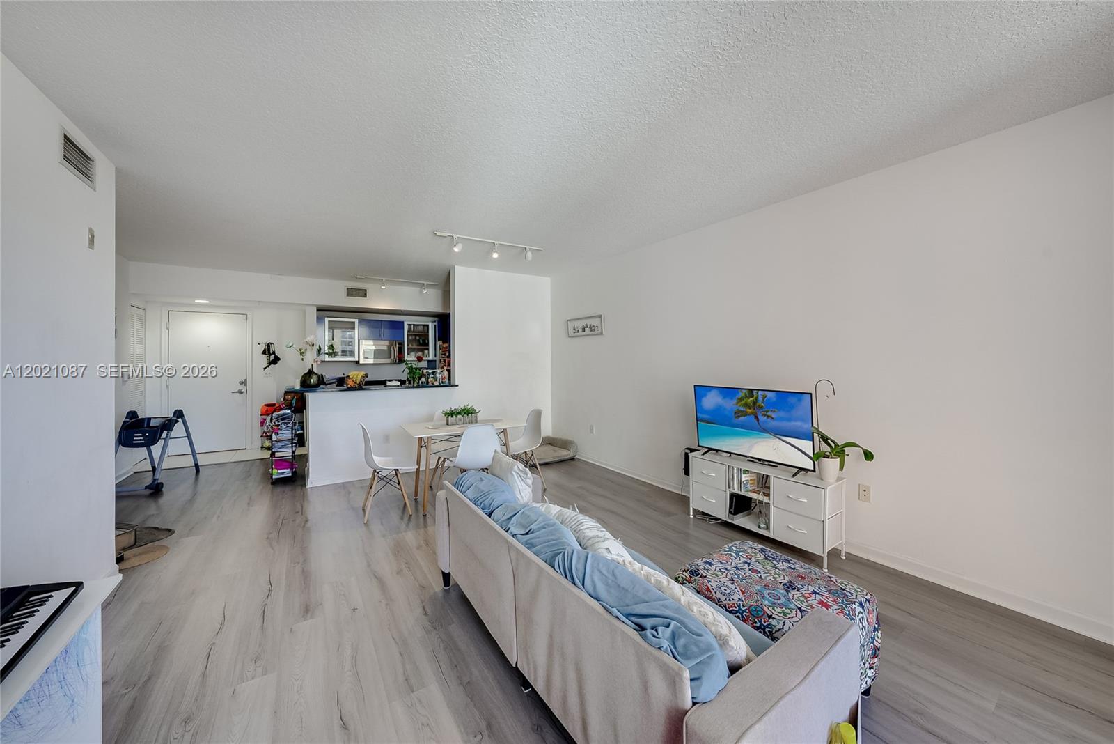 VENTURE AT AVENTURA WEST - Residential