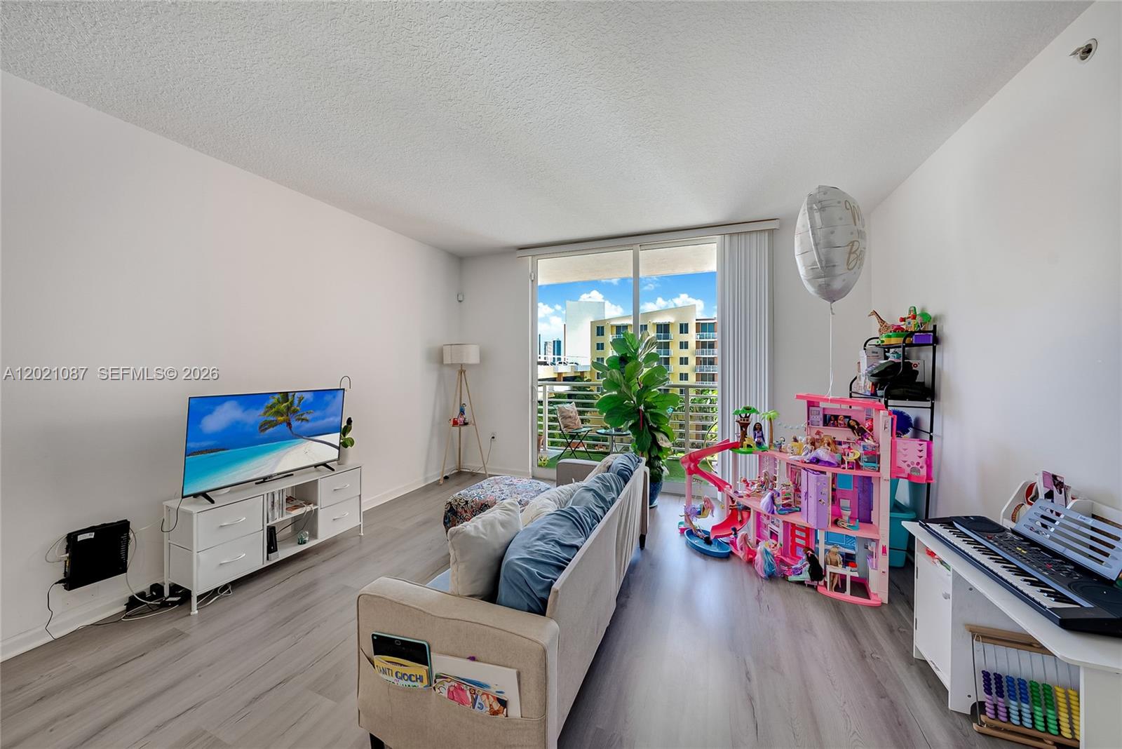 VENTURE AT AVENTURA WEST - Residential