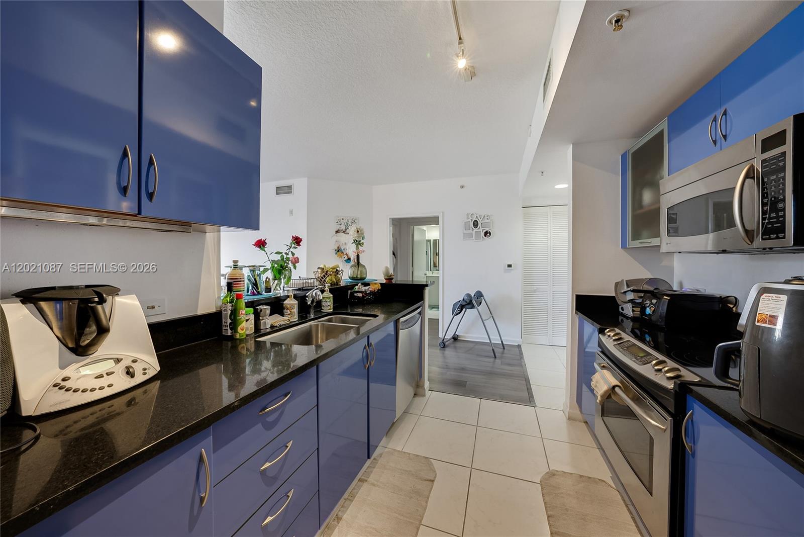 VENTURE AT AVENTURA WEST - Residential