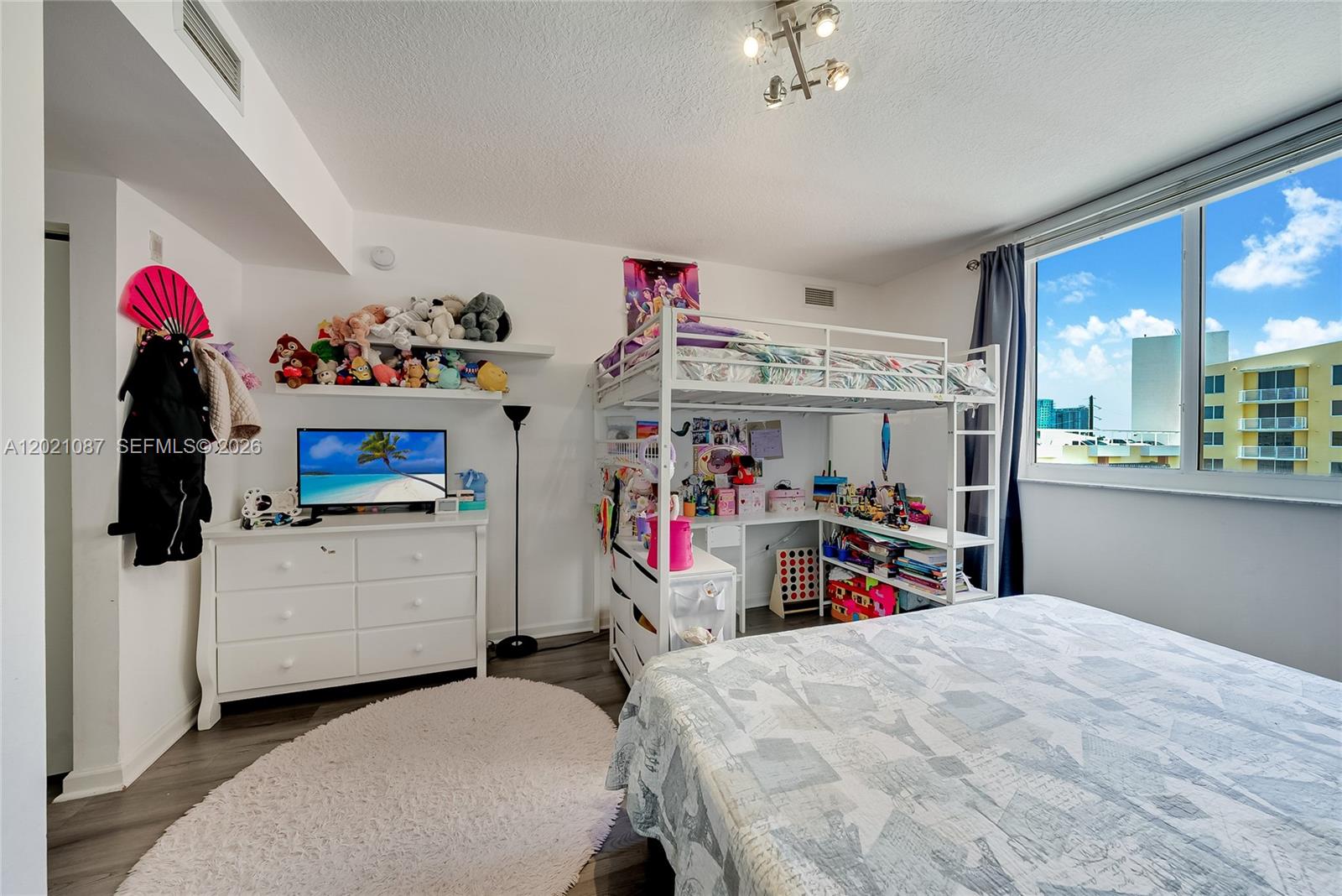VENTURE AT AVENTURA WEST - Residential