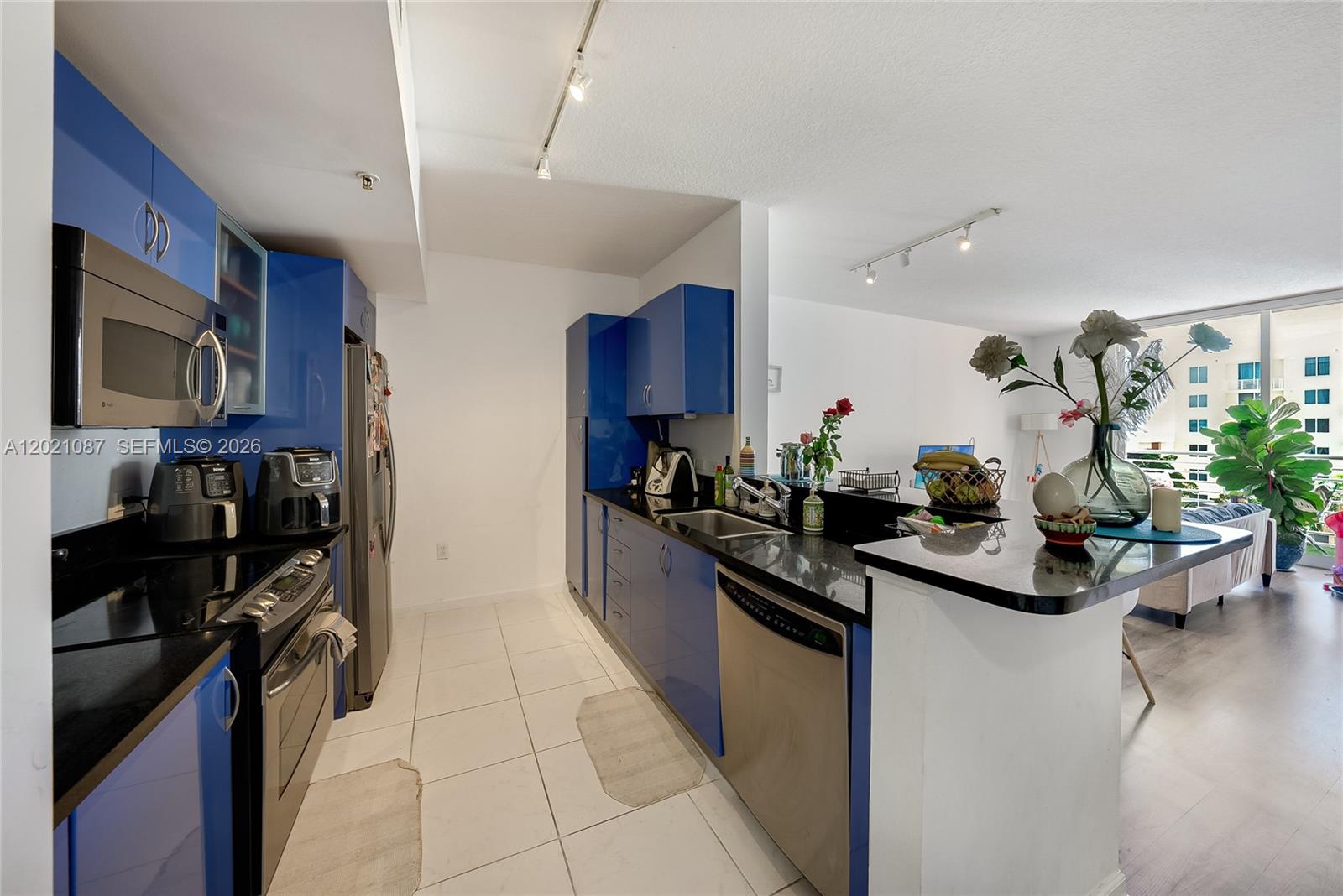 VENTURE AT AVENTURA WEST - Residential