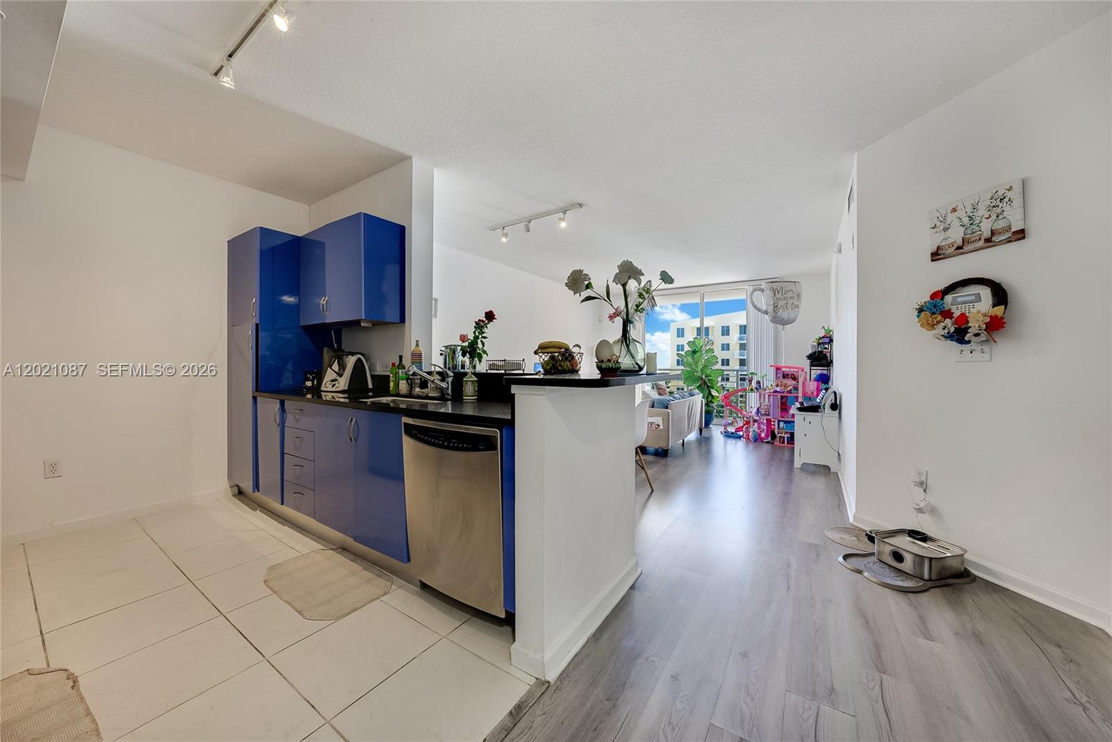 VENTURE AT AVENTURA WEST - Residential