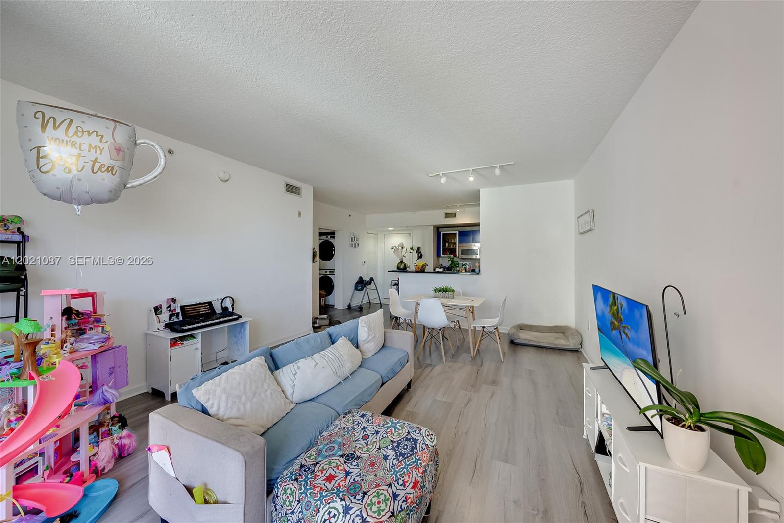 VENTURE AT AVENTURA WEST - Residential