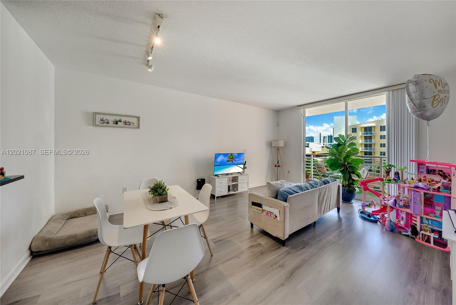 VENTURE AT AVENTURA WEST - Residential