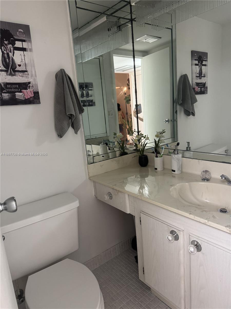 20301 W Country Club Dr 821