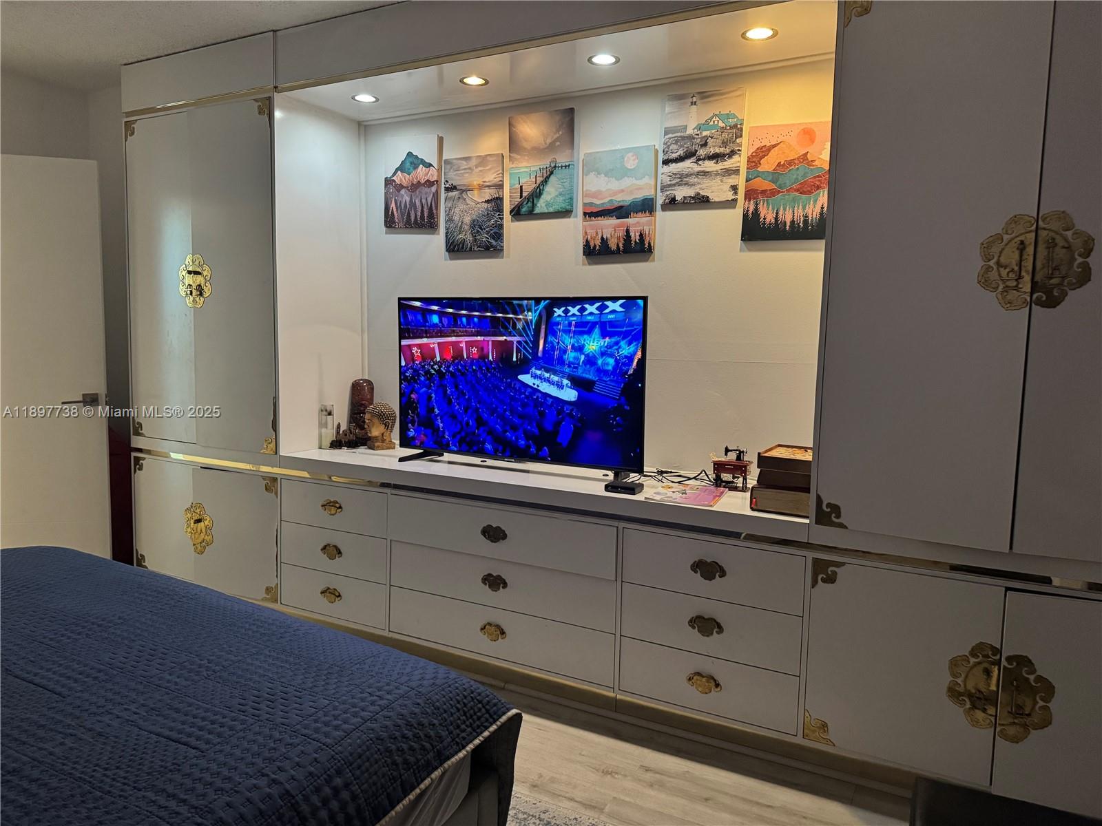 CORONADO CONDO- TOWER II - Residential