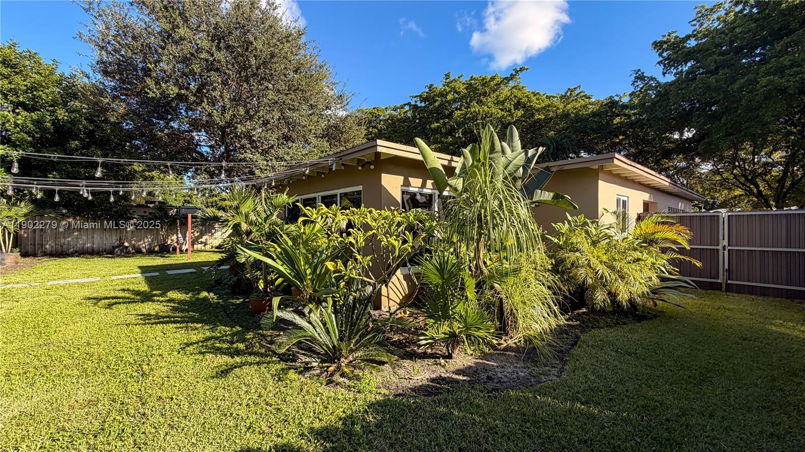 LAWN ACRES - Residential