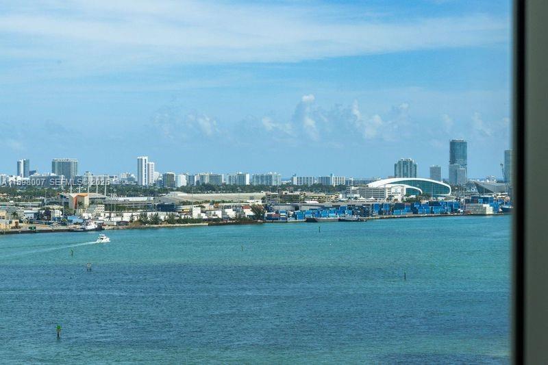 ICONBRICKELL CONDO NO 1 - Residential