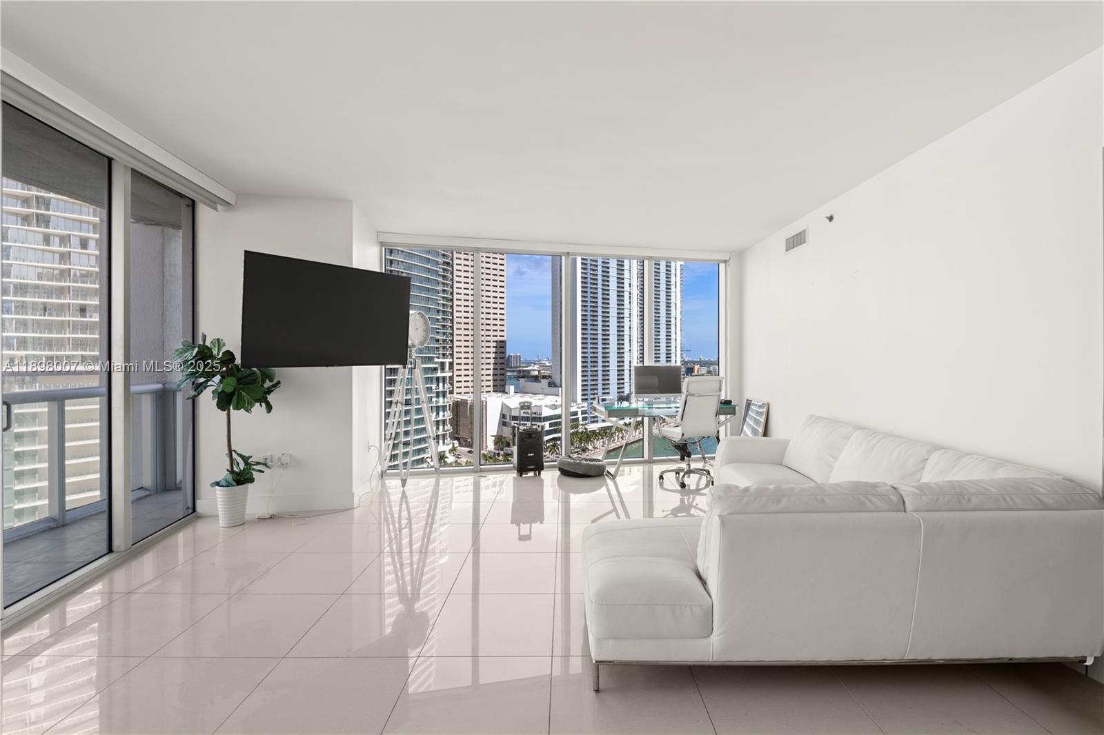 465 Brickell Ave 1602