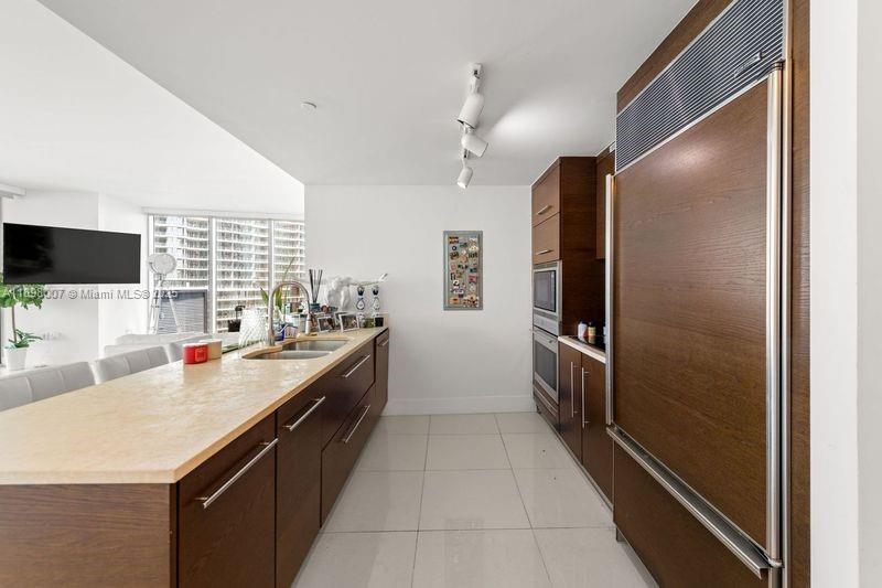 465 Brickell Ave 1602