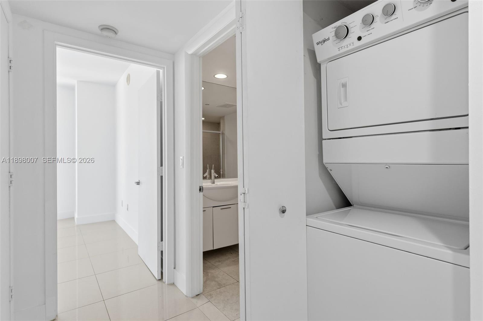ICONBRICKELL CONDO NO 1 - Residential