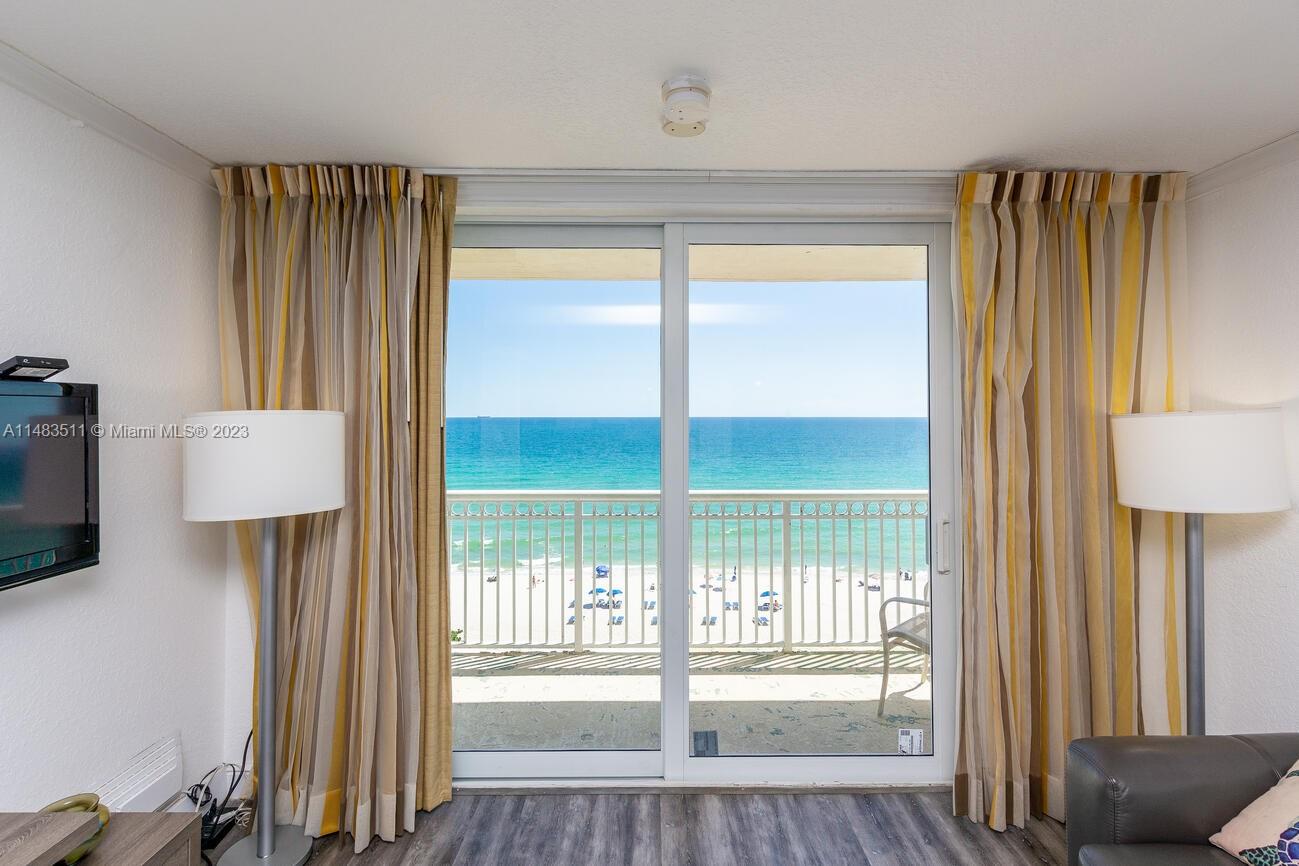 THE AVENTURA BEACH CLUB C - Residential