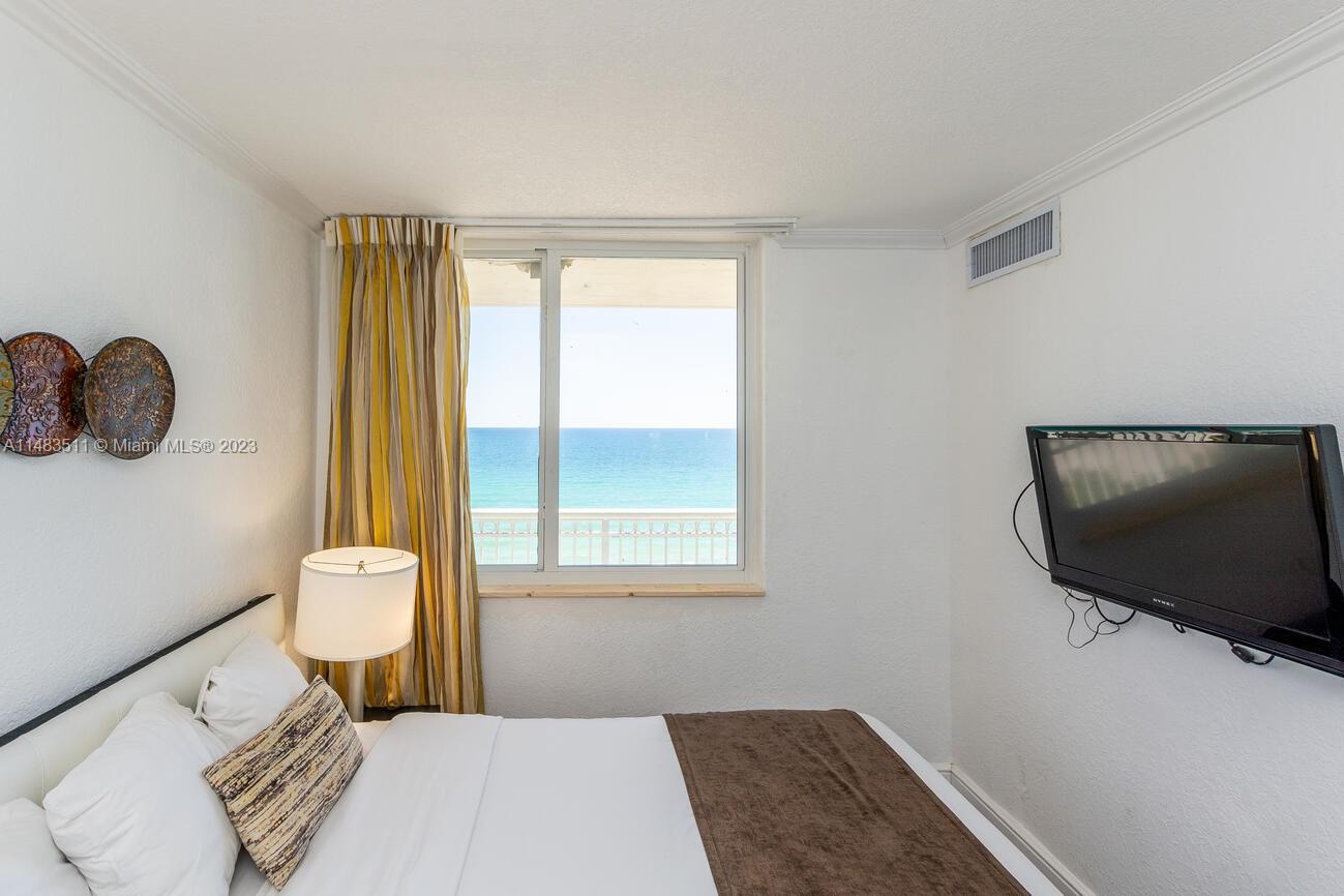 THE AVENTURA BEACH CLUB C - Residential