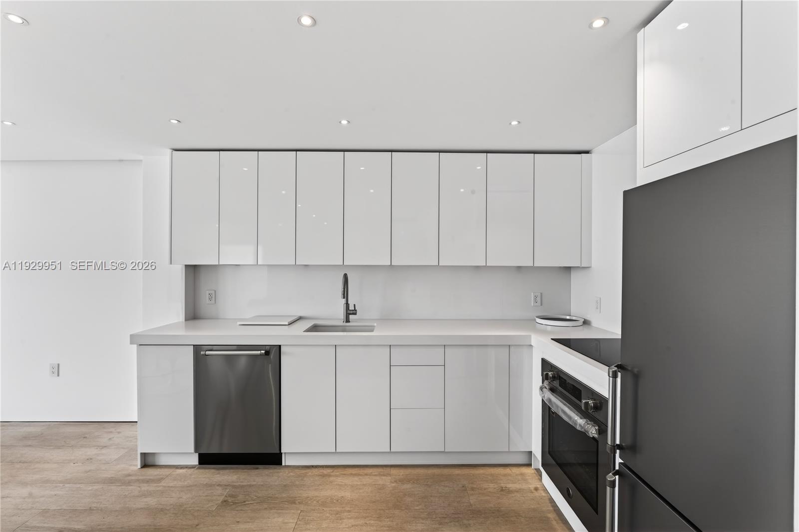 TOWER 1800 CONDO - Residential