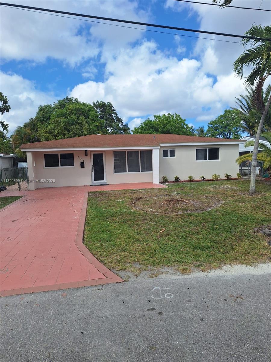 6741 Sw 27th Ct, Miramar, Broward County, Florida - 4 Bedrooms  
2 Bathrooms - 