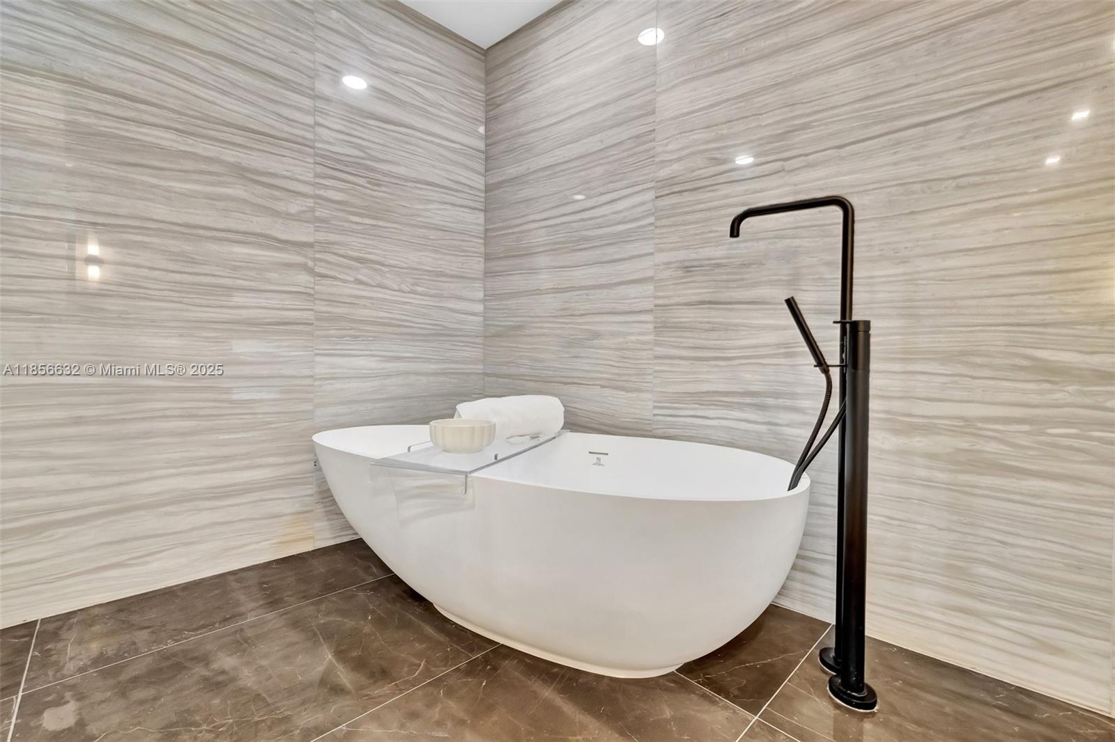 2200 FORT LAUDERDALE BEAC - Residential