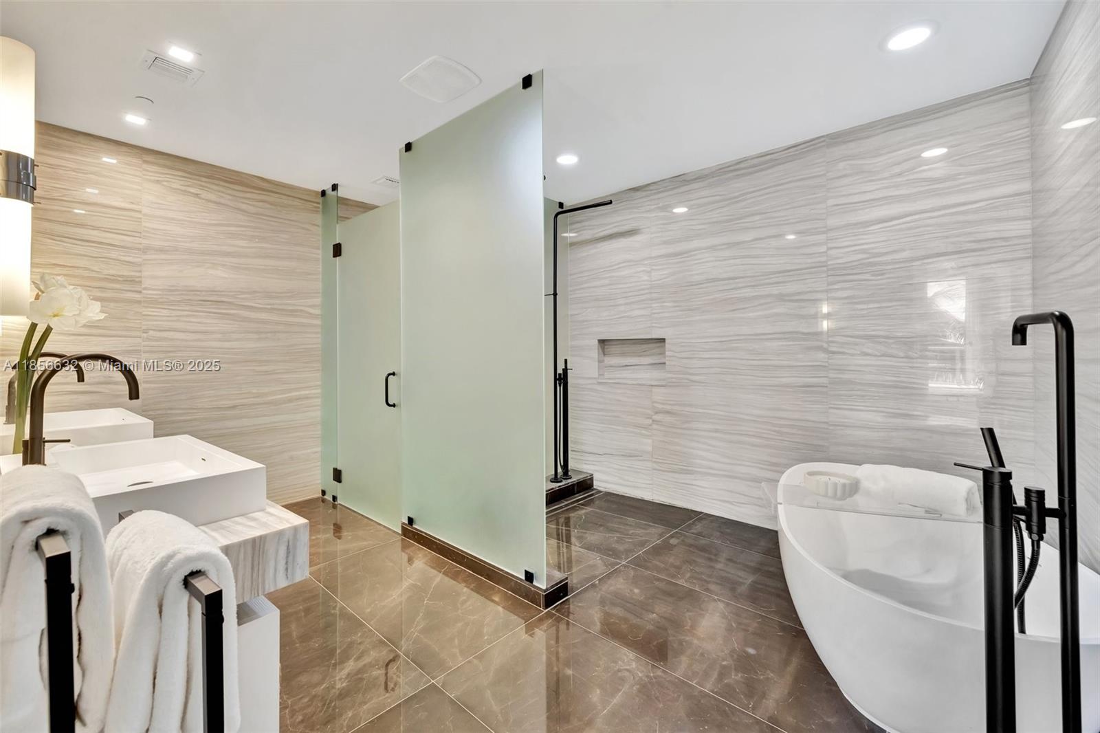 2200 FORT LAUDERDALE BEAC - Residential