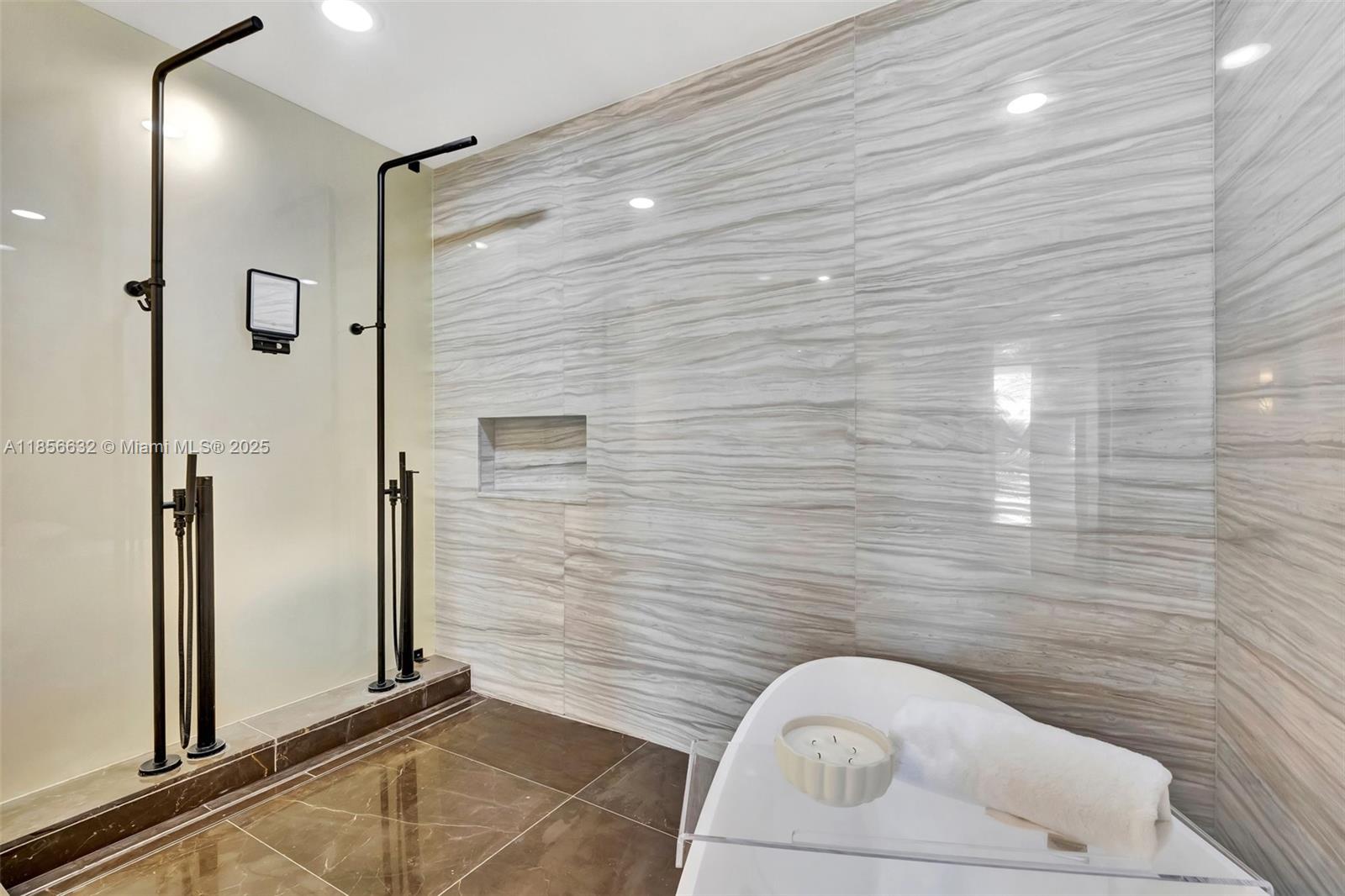 2200 FORT LAUDERDALE BEAC - Residential