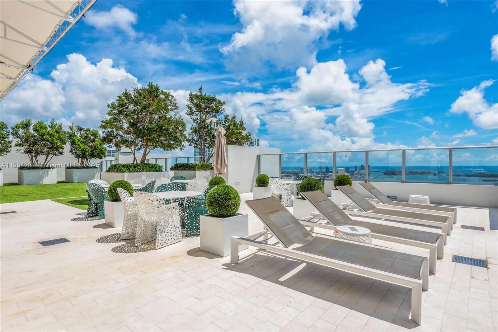 Miami, Florida 33131, United States, 1 Bedroom Bedrooms, ,2 BathroomsBathrooms,Residential,Active,235767