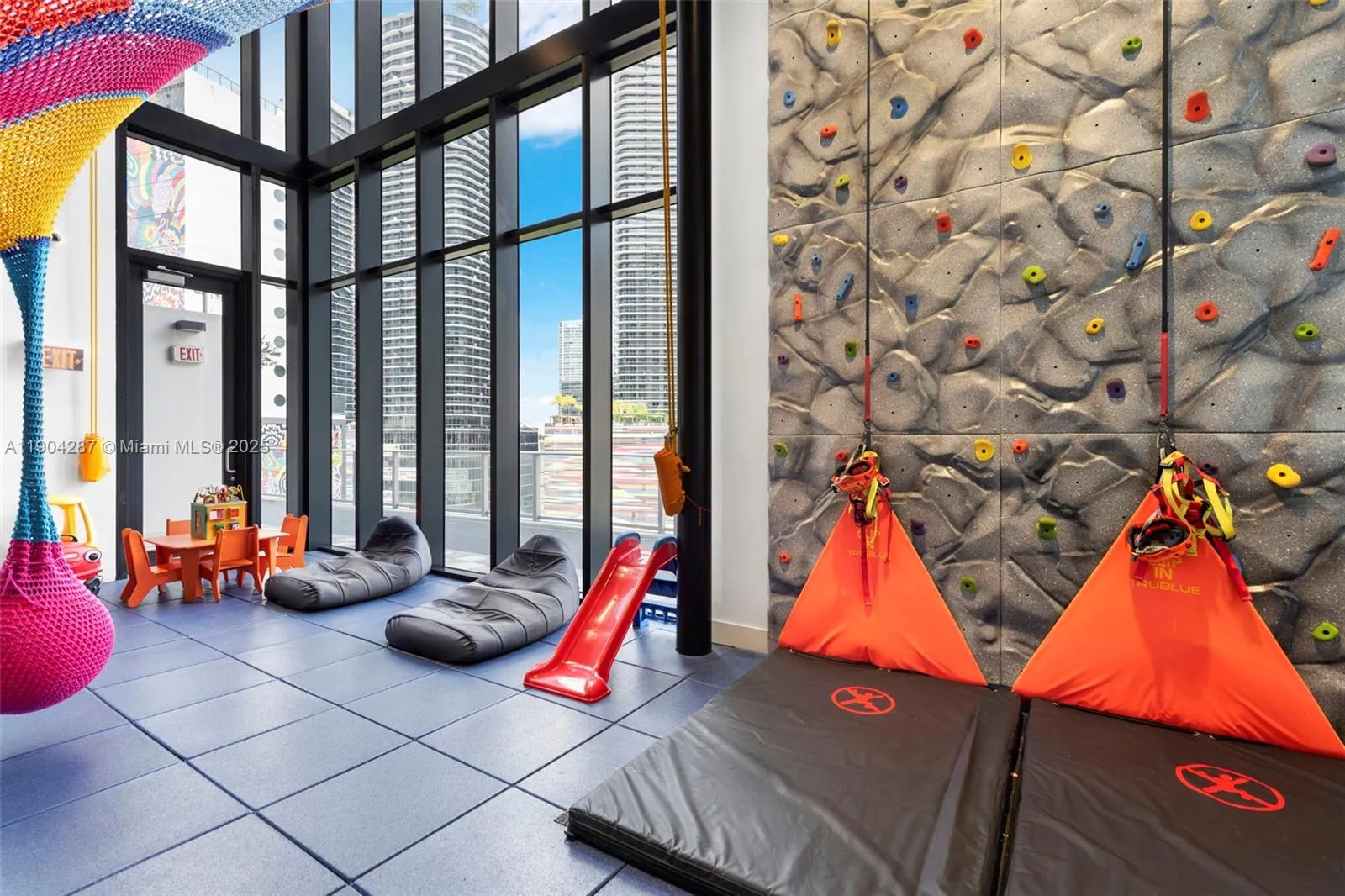 Miami, Florida 33131, United States, 1 Bedroom Bedrooms, ,2 BathroomsBathrooms,Residential,Active,235767