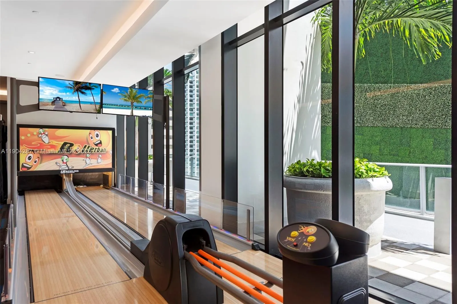 Miami, Florida 33131, United States, 1 Bedroom Bedrooms, ,2 BathroomsBathrooms,Residential,Active,235767