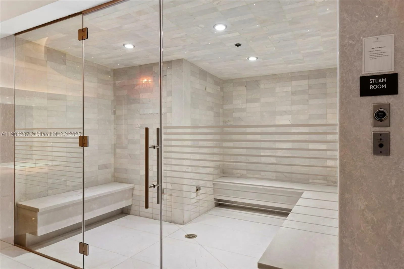 Miami, Florida 33131, United States, 1 Bedroom Bedrooms, ,2 BathroomsBathrooms,Residential,Active,235767