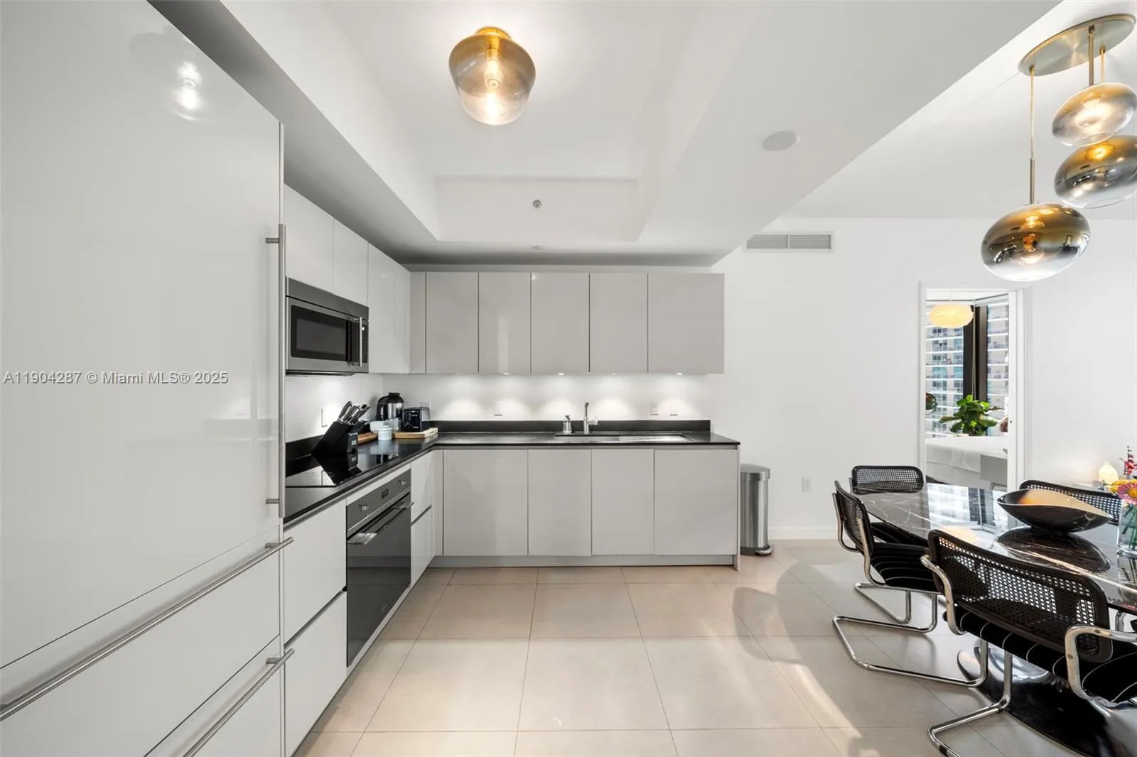 Miami, Florida 33131, United States, 1 Bedroom Bedrooms, ,2 BathroomsBathrooms,Residential,Active,235767