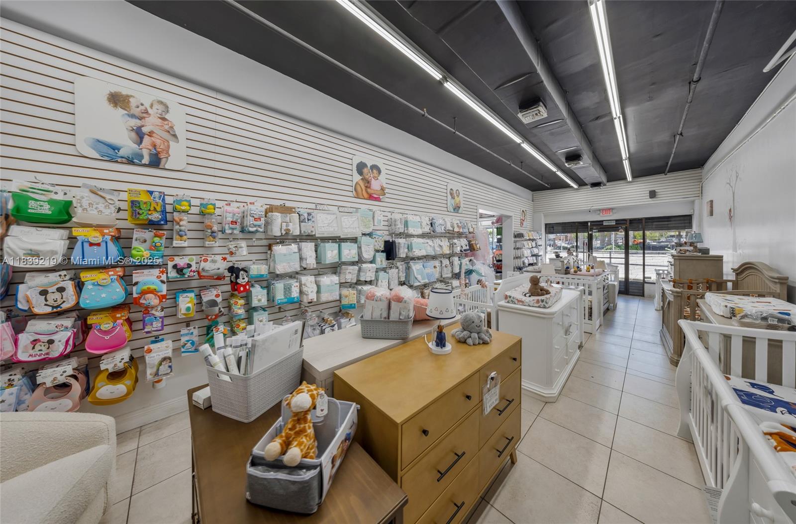 900 - 1,000 SF of flexible retail or office space Private entrance with excellent visibility on W Flagler St. Ideal for insurance agency, accounting office, retail store, mini market, and more On-site parking plus additional street parking High-traffic corridor near Downtown and major thoroughfares Affordable, high-exposure space in one of Miami’s most vibrant neighborhoods. Ready for immediate occupancy