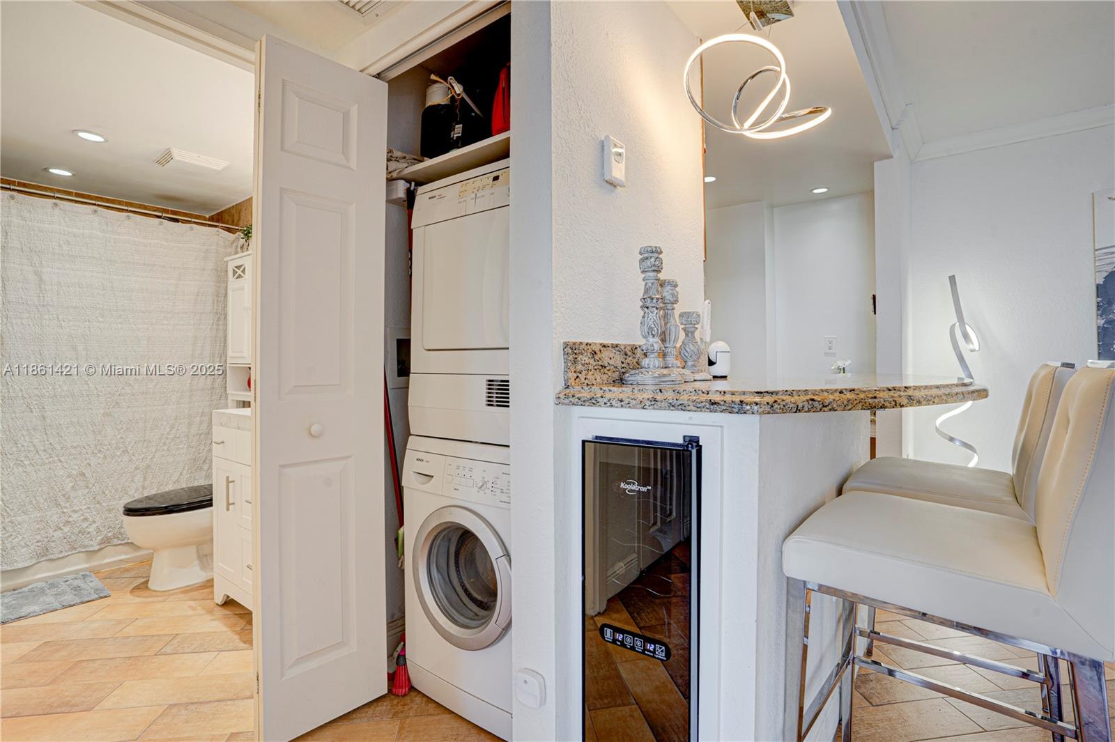 ISLAND POINTE CONDO - Residential