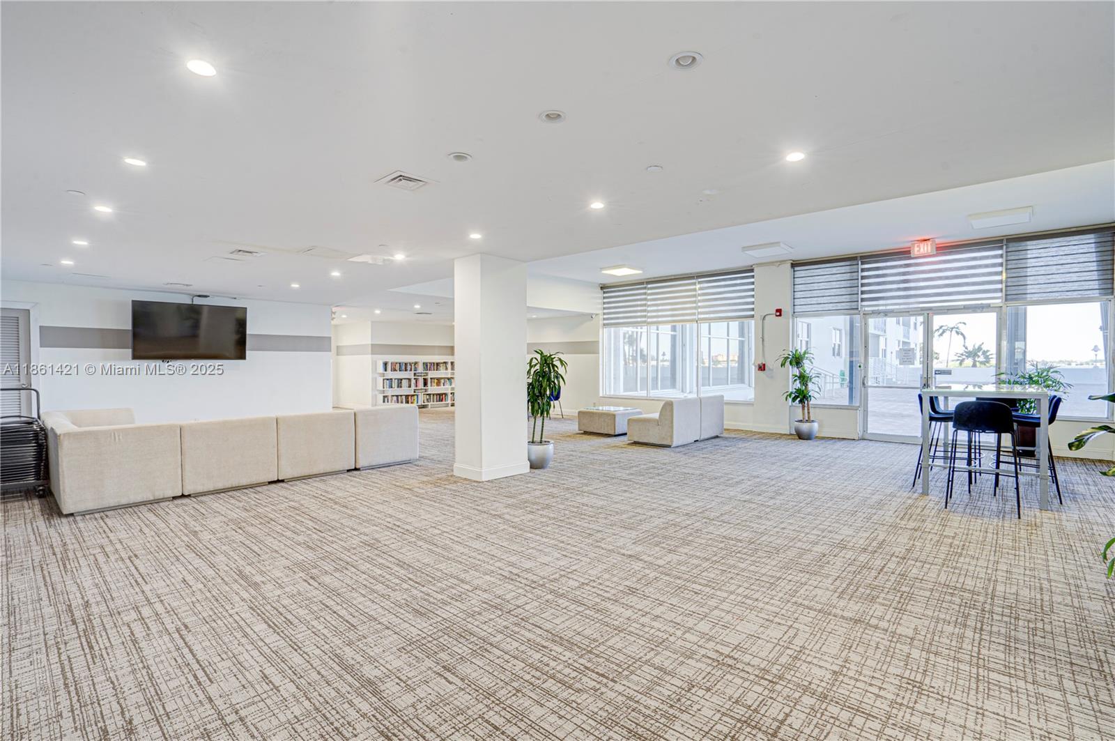 ISLAND POINTE CONDO - Residential