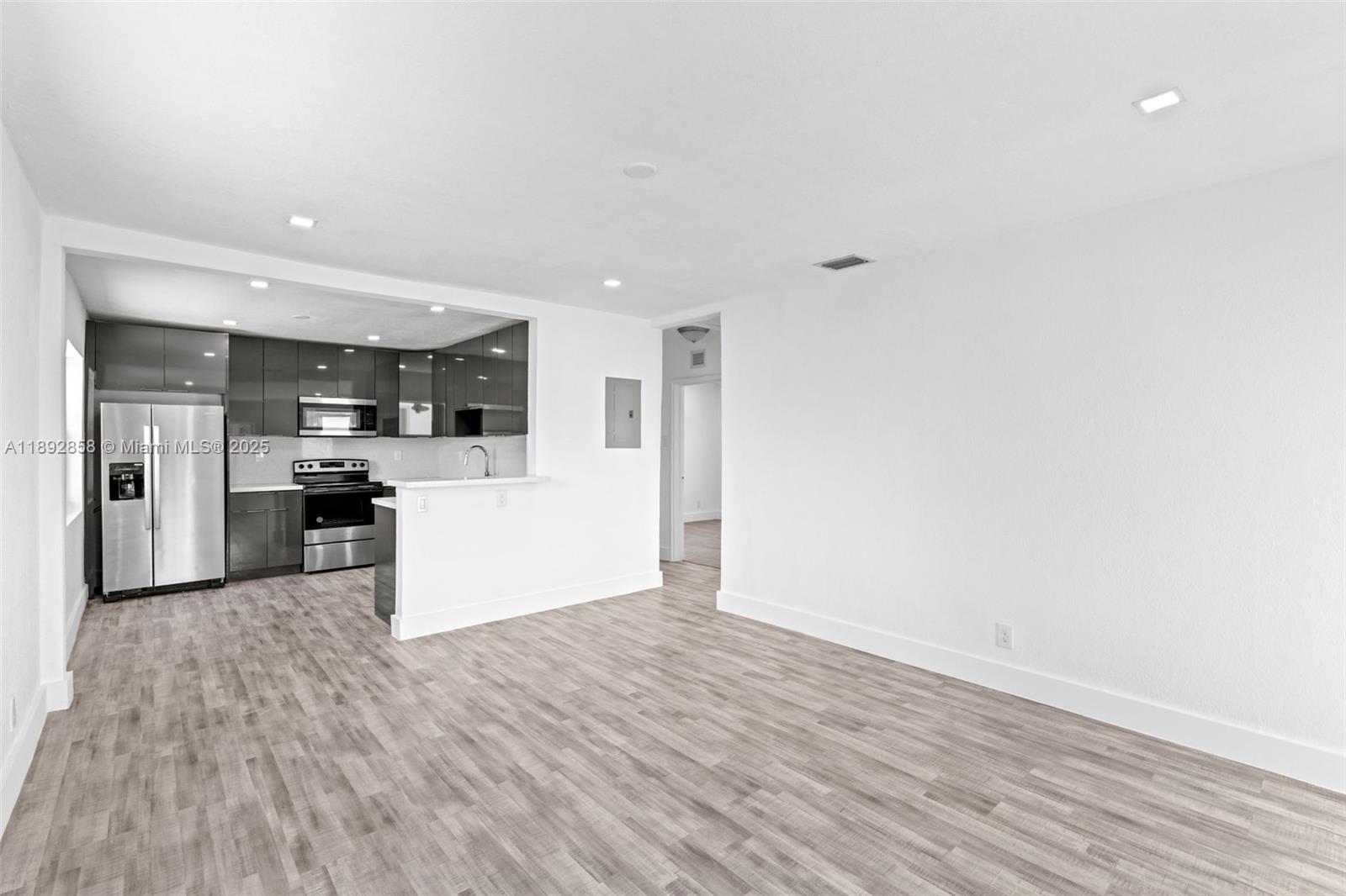 HOLLYWOOD LITTLE RANCHES - Residential Income