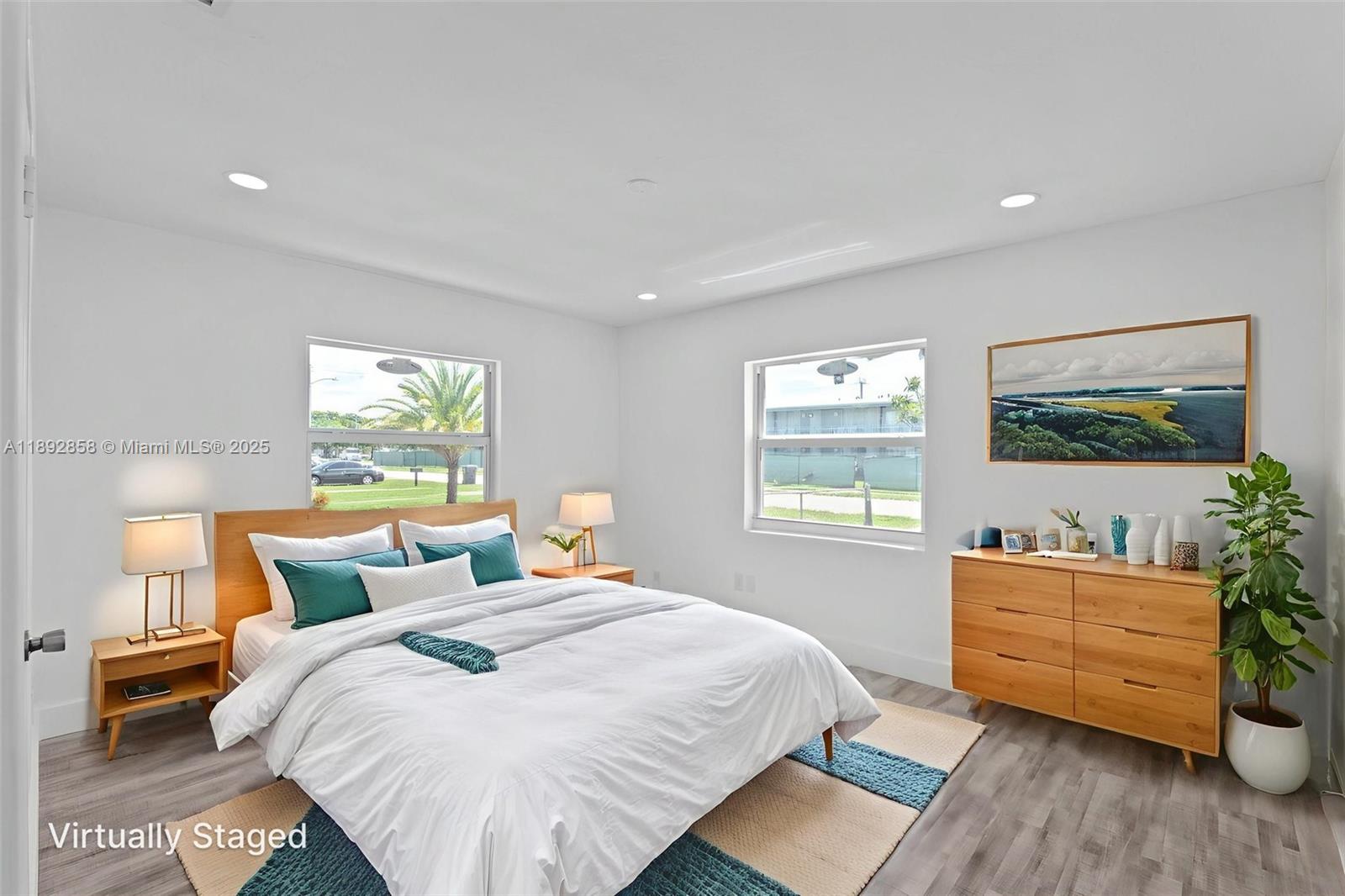 HOLLYWOOD LITTLE RANCHES - Residential Income