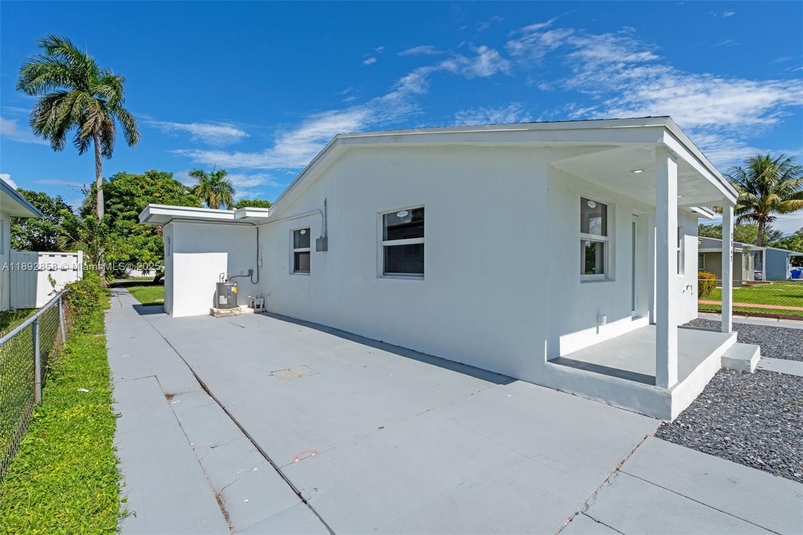 HOLLYWOOD LITTLE RANCHES - Residential Income