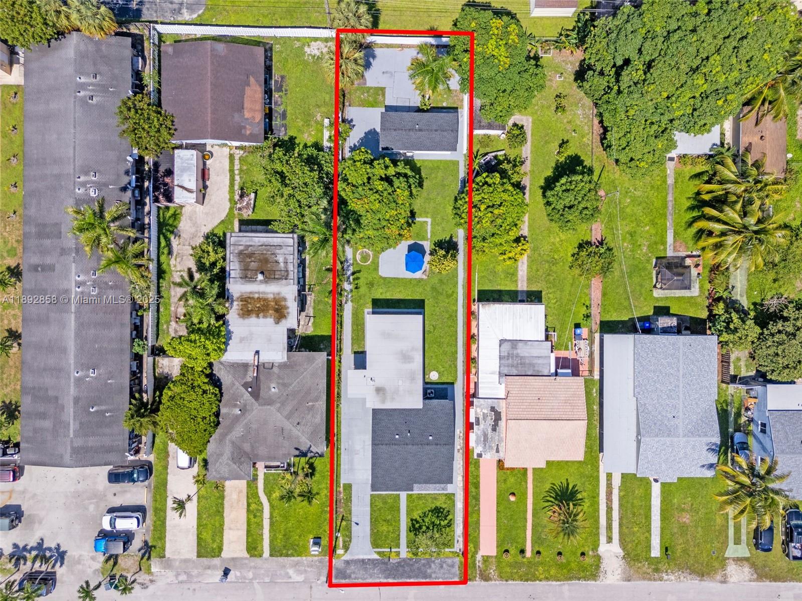 HOLLYWOOD LITTLE RANCHES - Residential Income