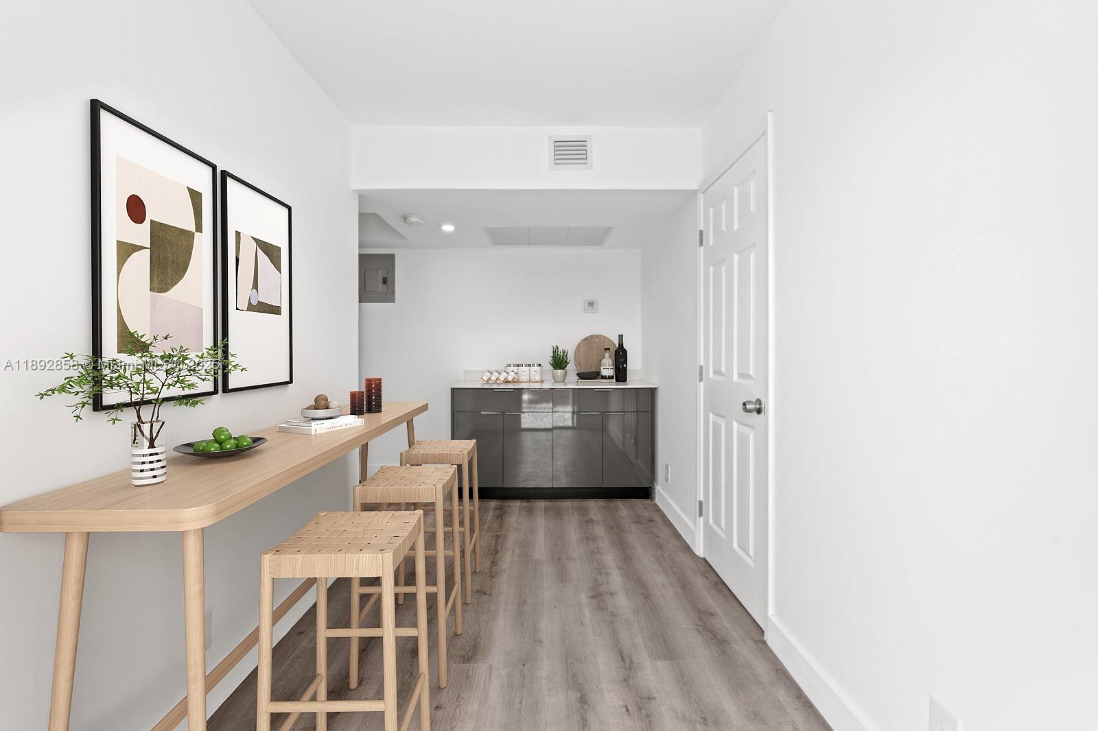 HOLLYWOOD LITTLE RANCHES - Residential Income