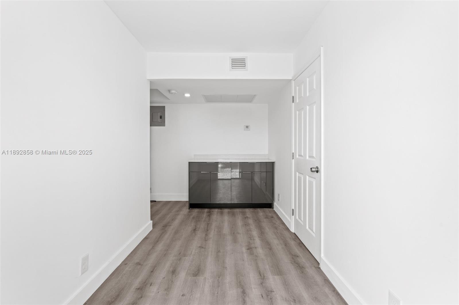 HOLLYWOOD LITTLE RANCHES - Residential Income